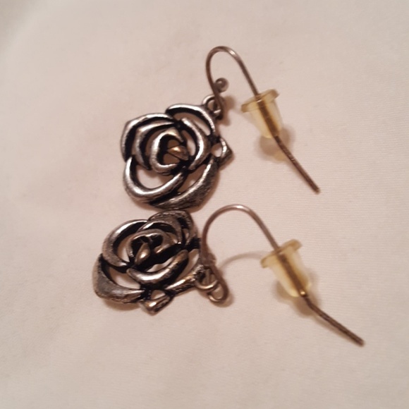Rose 🌹 Earrings - Picture 3 of 4